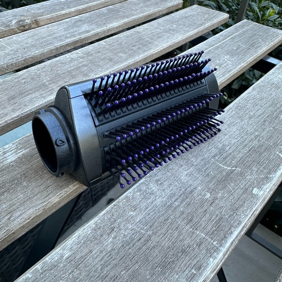Dyson soft smoothing brush - Picture 1 of 3